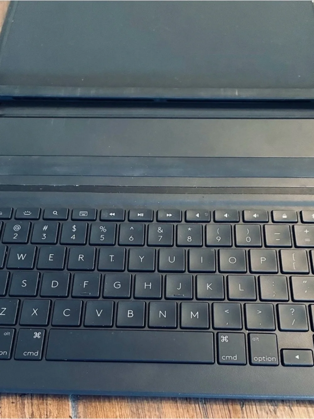 Logitech Bluetooth Keyboard Case for 11